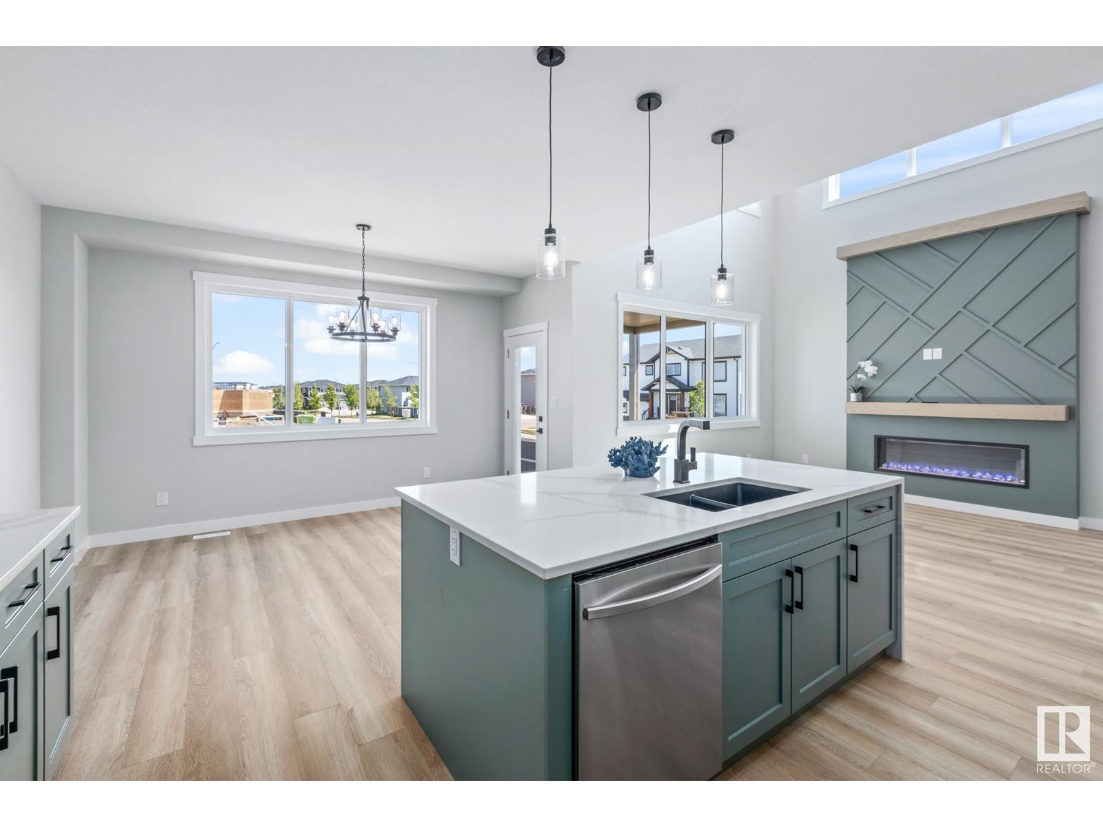 Property at 667 King ST image 2