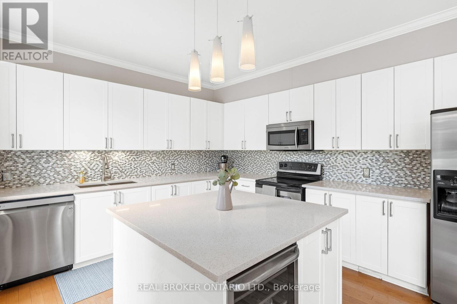 135 Rocky Hill Drive, Ottawa, Ontario  K2G 7B2 - Photo 11 - X12210526