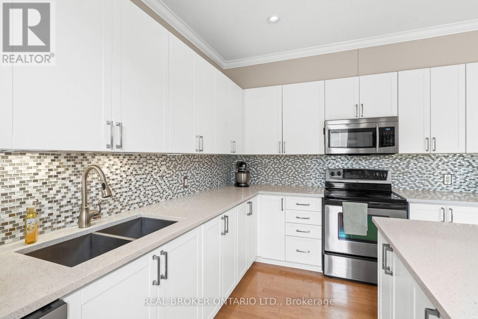 135 Rocky Hill Drive, Ottawa, Ontario  K2G 7B2 - Photo 12 - X12210526