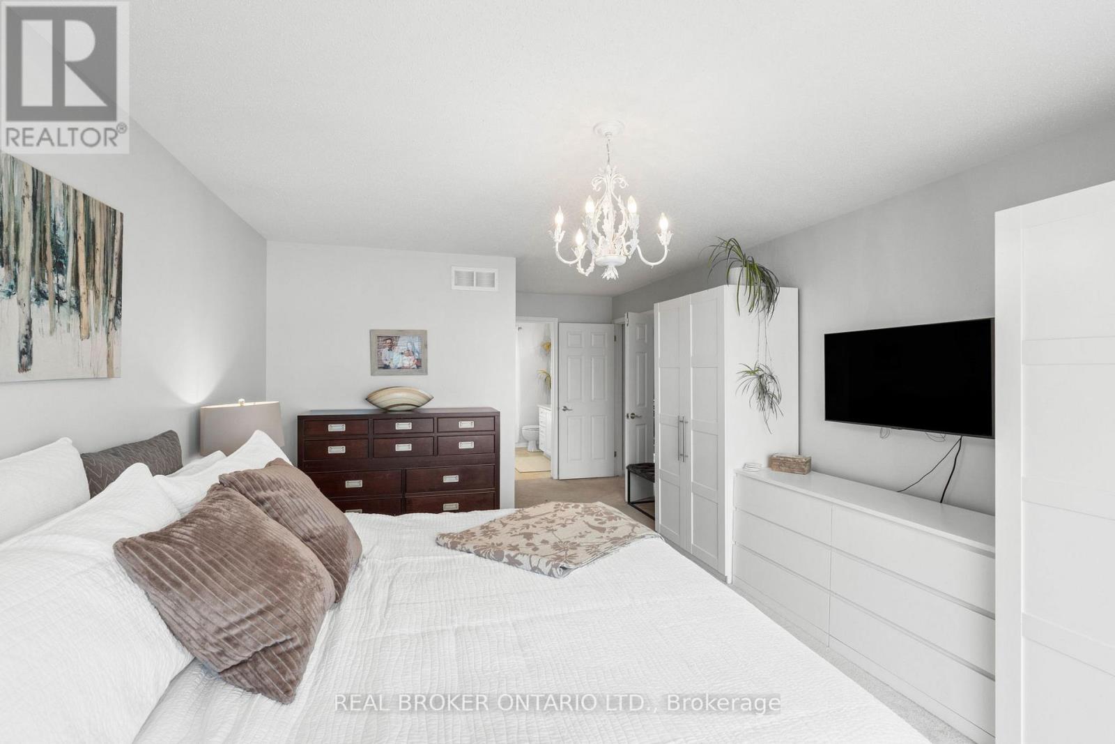 135 Rocky Hill Drive, Ottawa, Ontario  K2G 7B2 - Photo 20 - X12210526