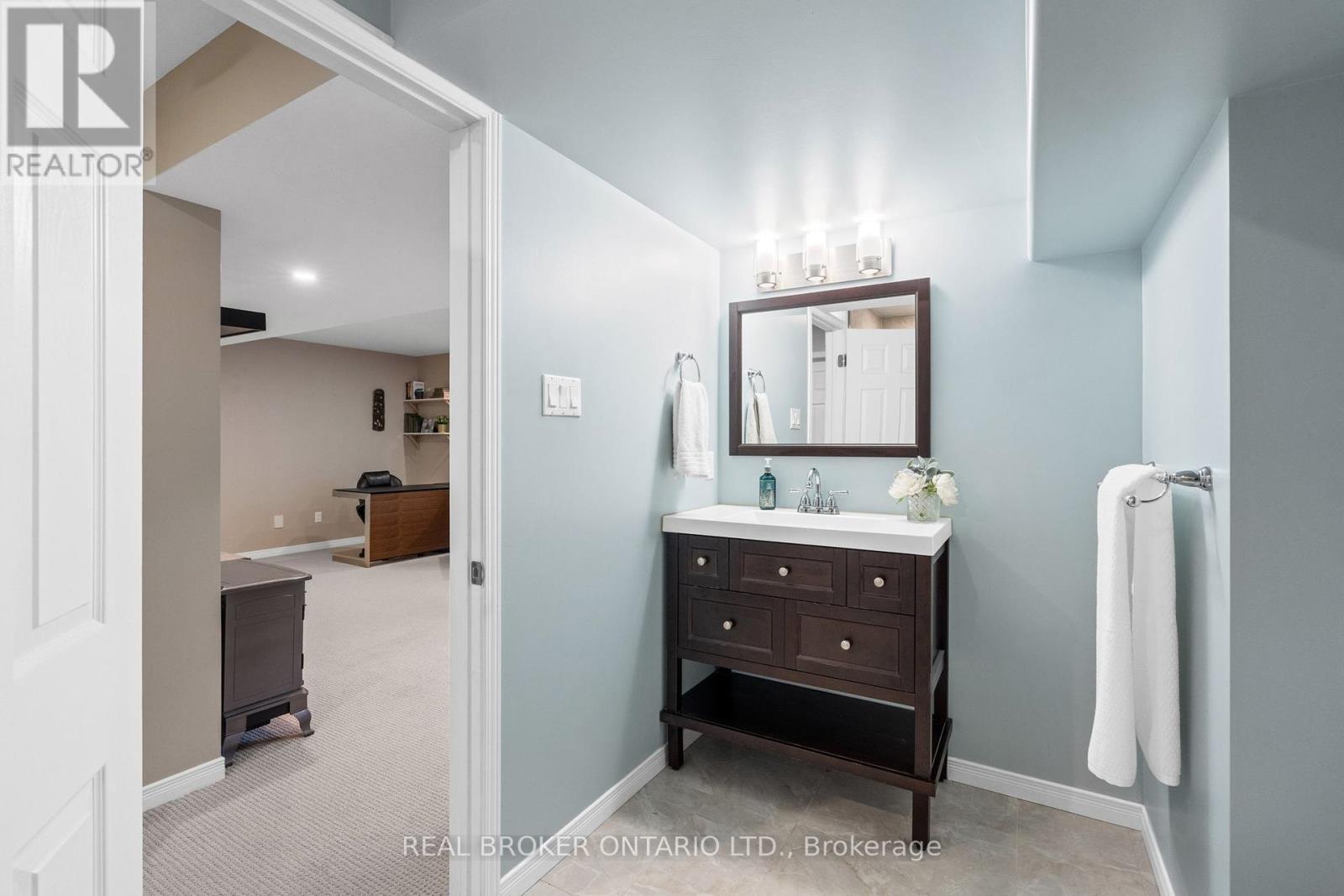 135 Rocky Hill Drive, Ottawa, Ontario  K2G 7B2 - Photo 32 - X12210526