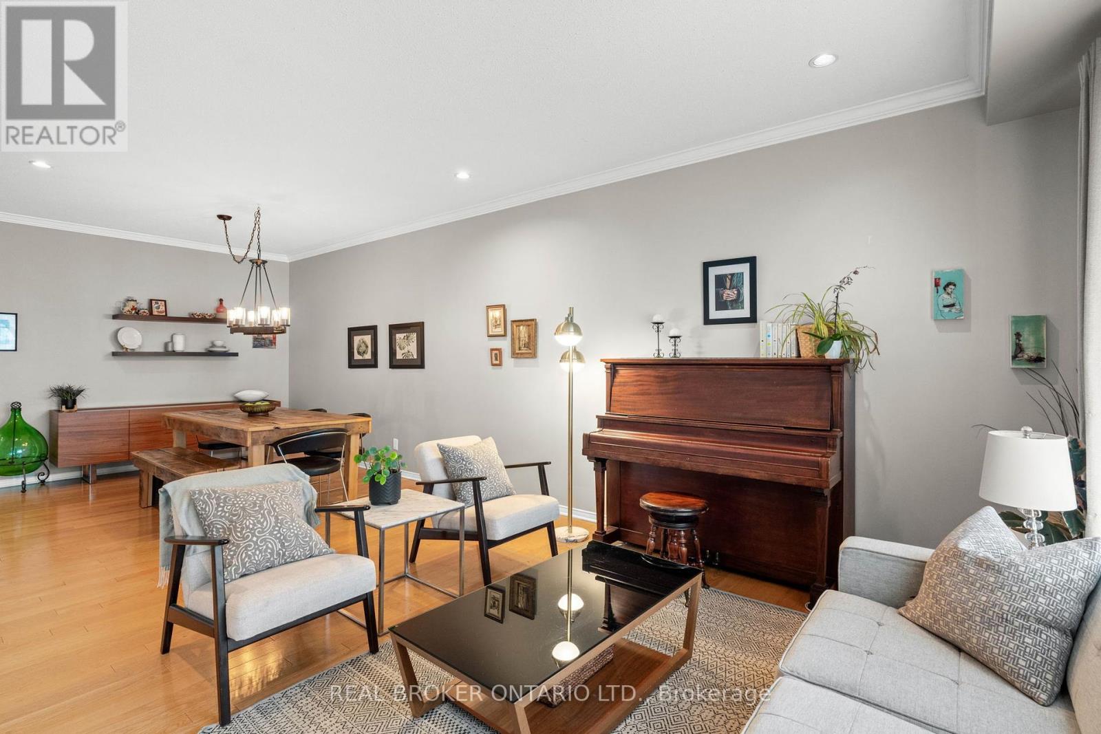 135 Rocky Hill Drive, Ottawa, Ontario  K2G 7B2 - Photo 6 - X12210526