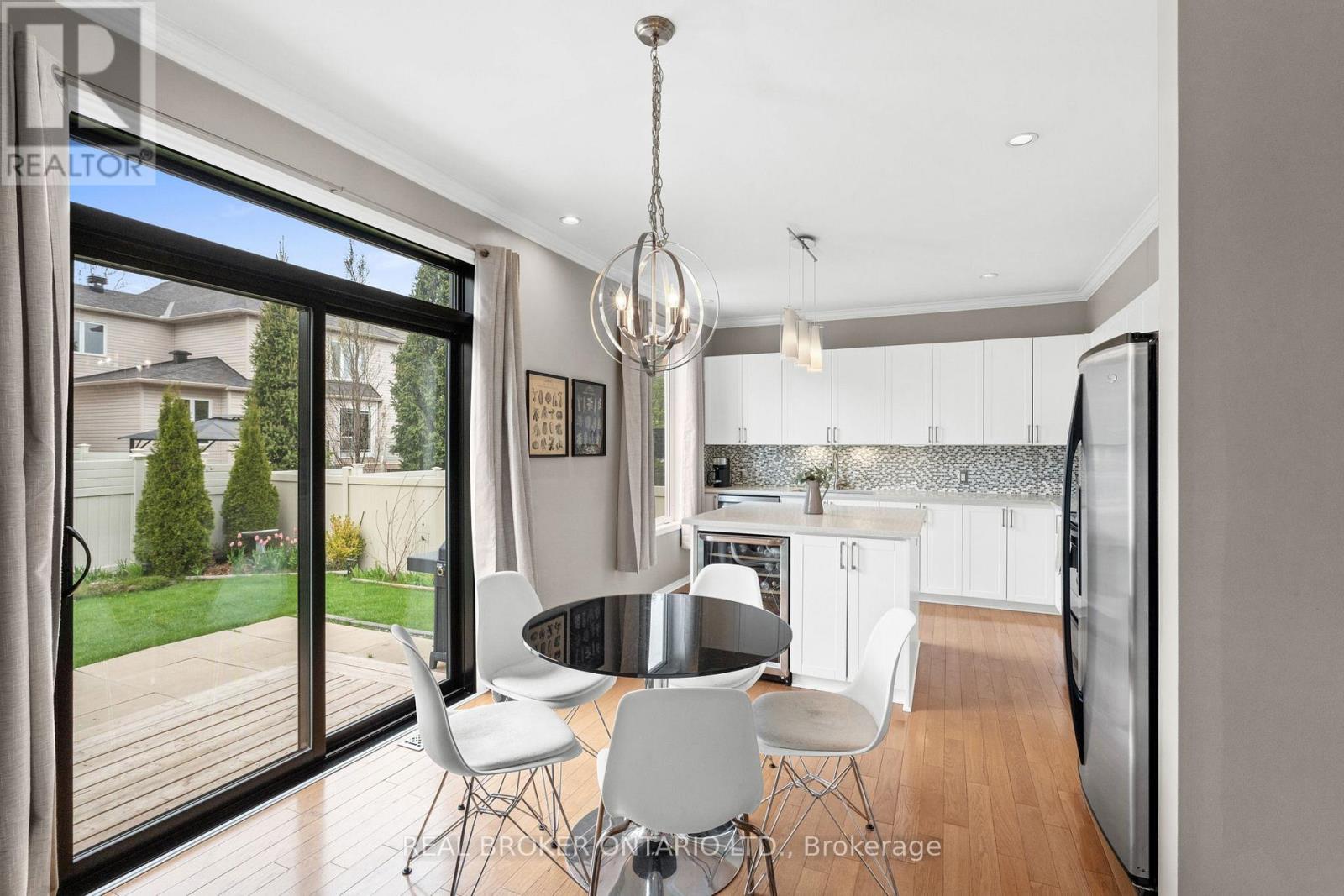 135 Rocky Hill Drive, Ottawa, Ontario  K2G 7B2 - Photo 9 - X12210526
