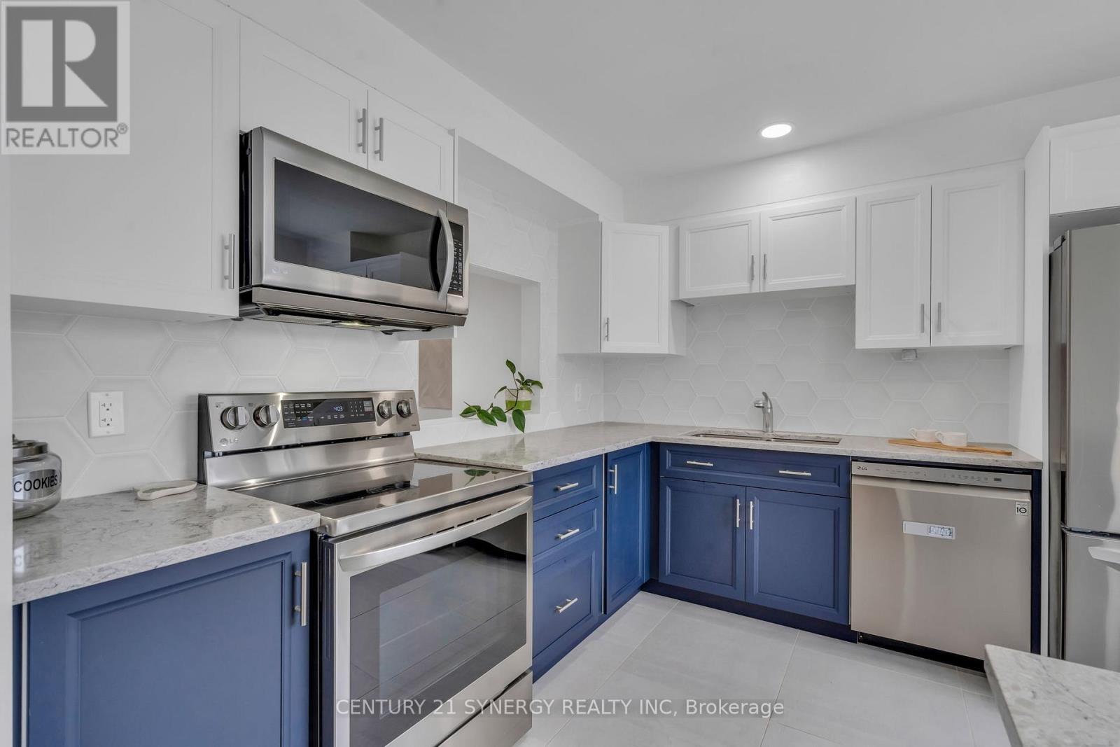 48 Monterey Drive, Ottawa, Ontario  K1B 0A9 - Photo 3 - X12210568