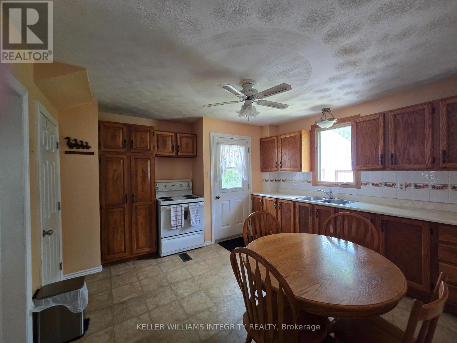 418 Bedford Street, Cornwall, Ontario  K6J 4C6 - Photo 9 - X12210652