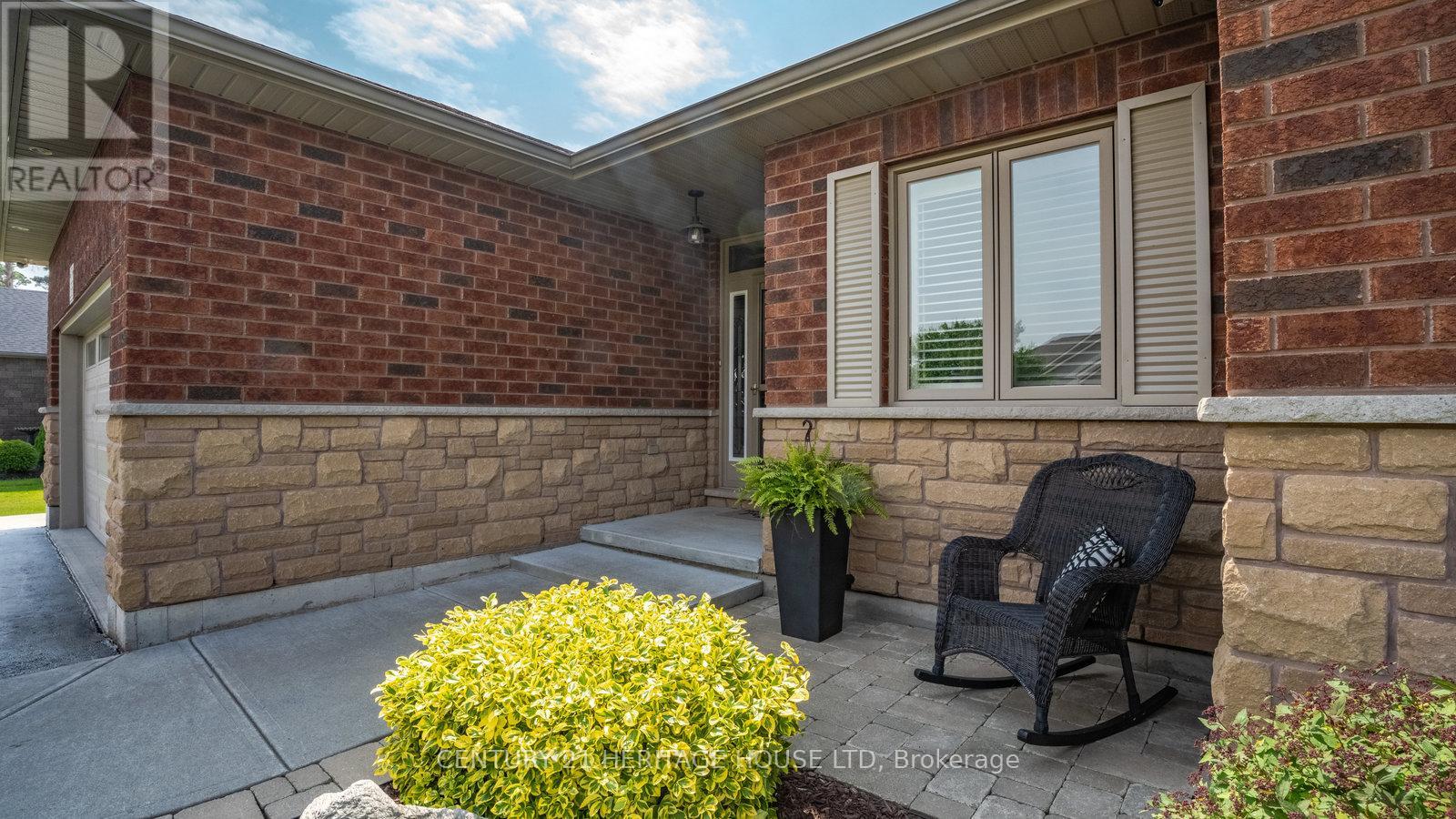 33 Melody Drive, Norfolk, Ontario  N4B 3E1 - Photo 4 - X12210451