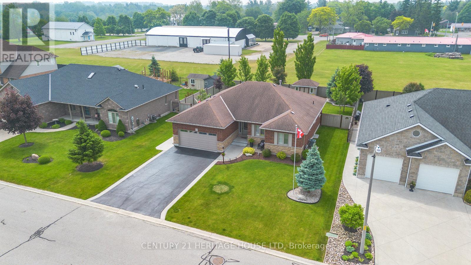 33 Melody Drive, Norfolk, Ontario  N4B 3E1 - Photo 5 - X12210451