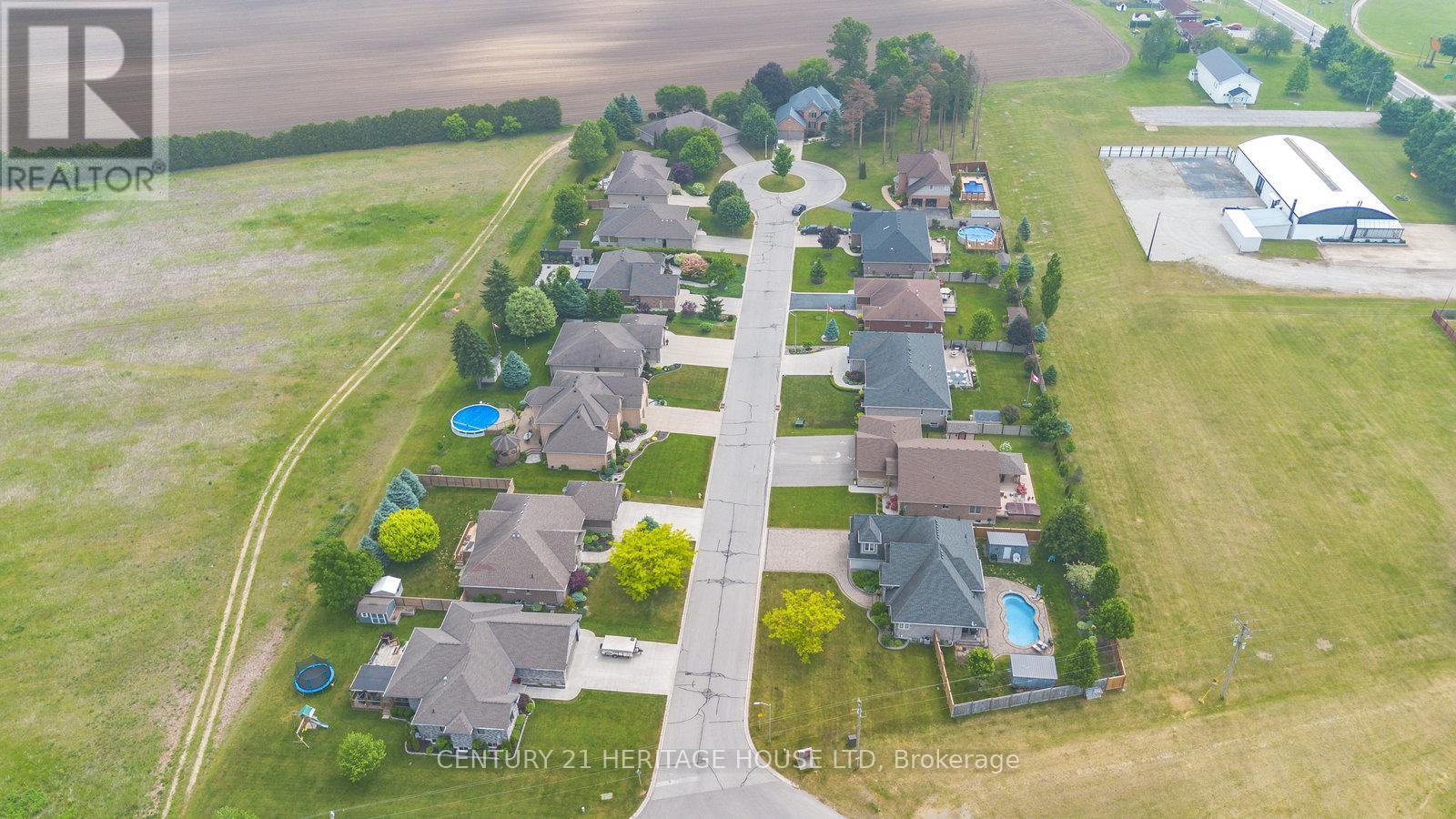 33 Melody Drive, Norfolk, Ontario  N4B 3E1 - Photo 6 - X12210451