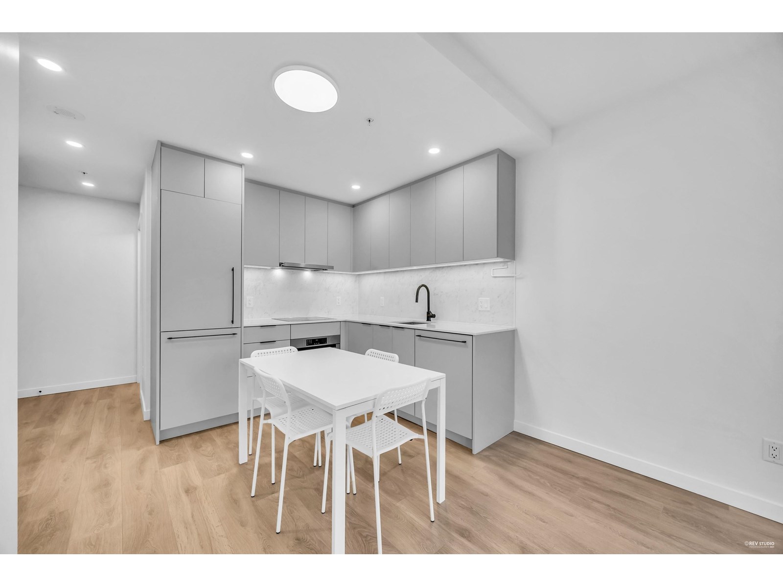 2207 13685 102 Avenue, Surrey, British Columbia  V3T 1N7 - Photo 2 - R3013723