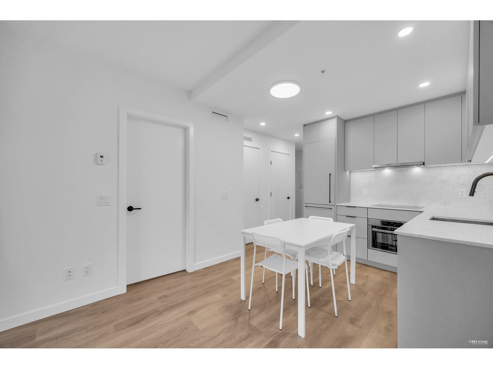 2207 13685 102 Avenue, Surrey, British Columbia  V3T 1N7 - Photo 4 - R3013723