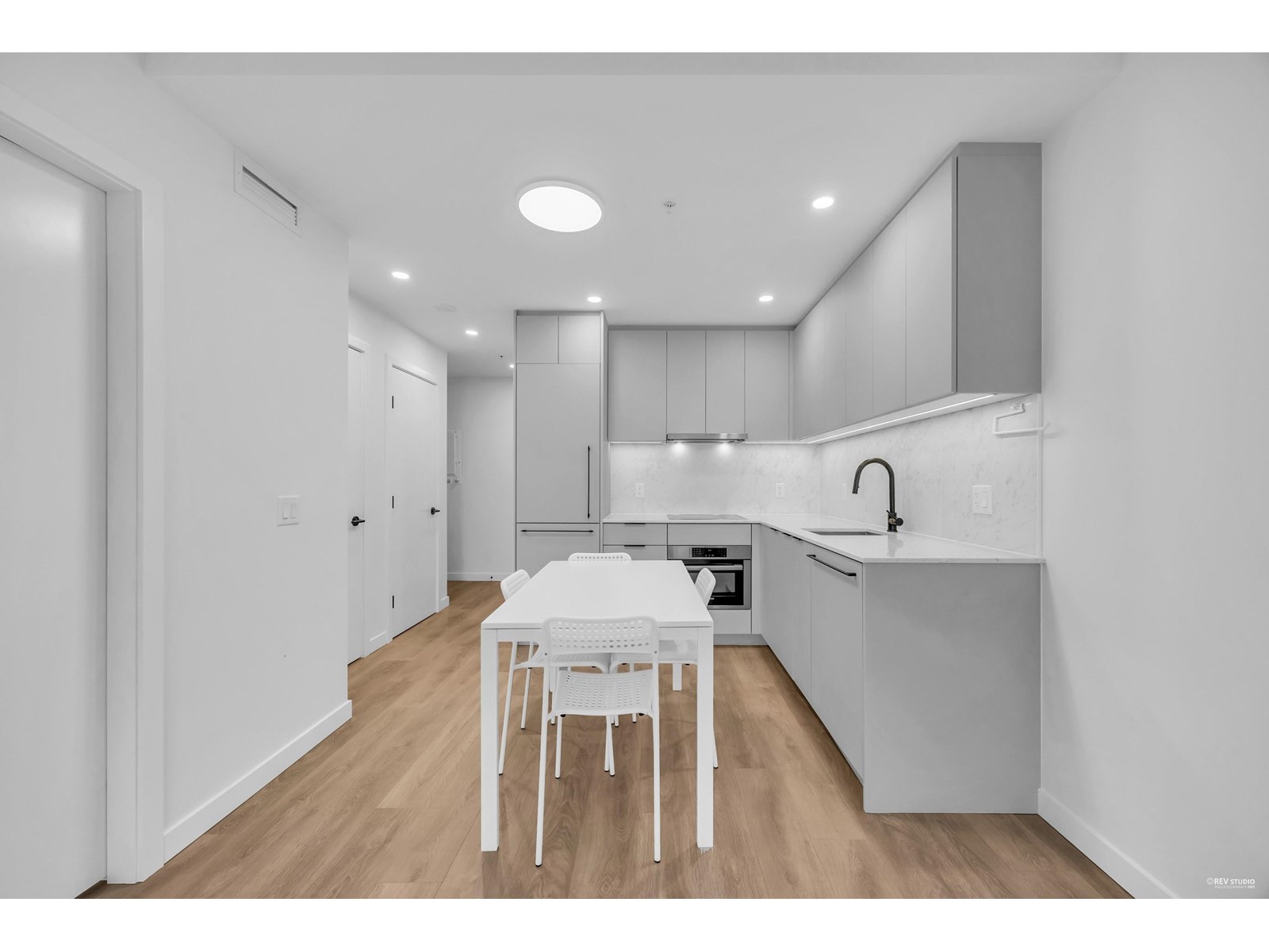 2207 13685 102 Avenue, Surrey, British Columbia  V3T 1N7 - Photo 3 - R3013723