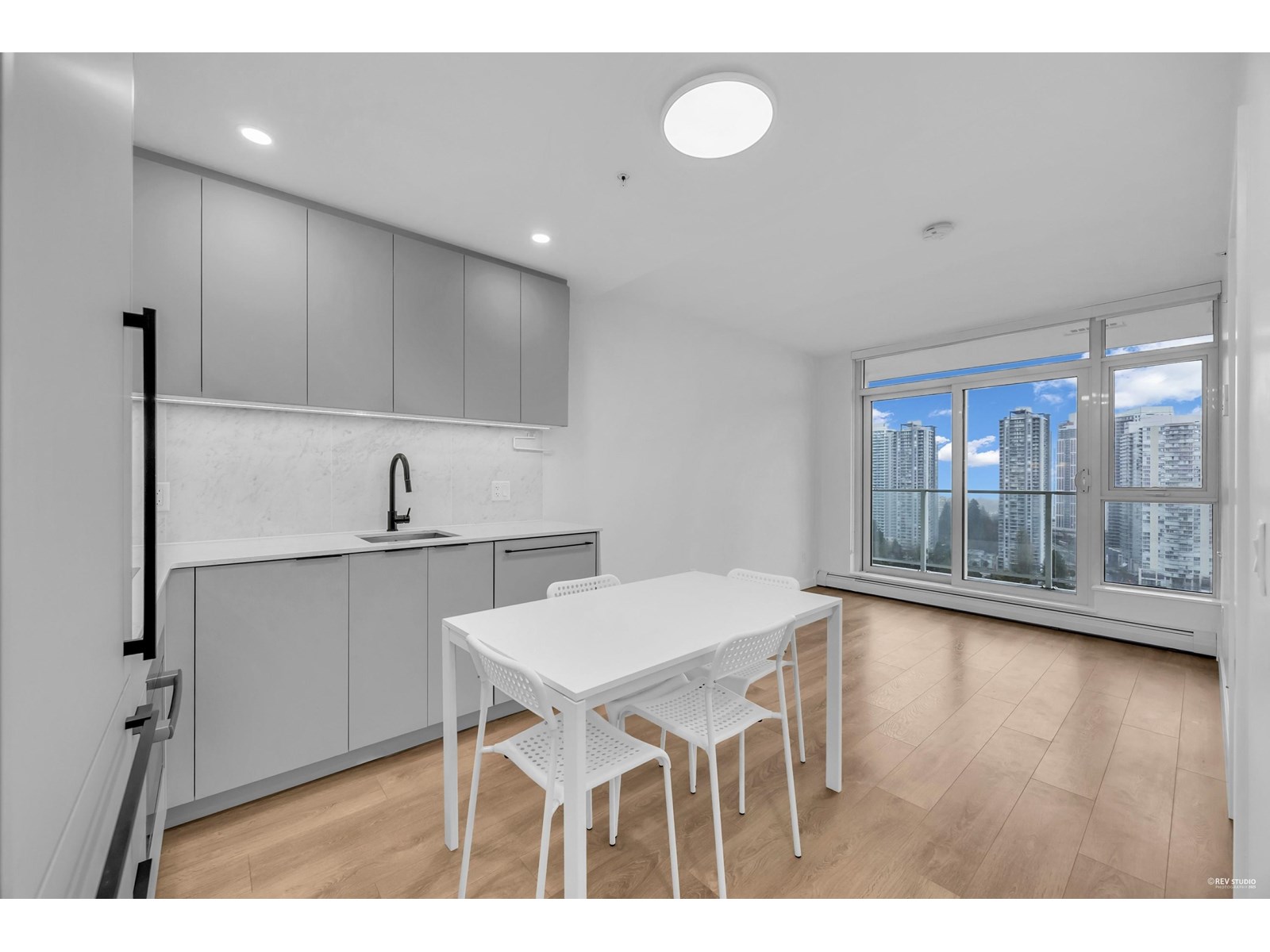 2207 13685 102 AVENUE, Surrey, British Columbia