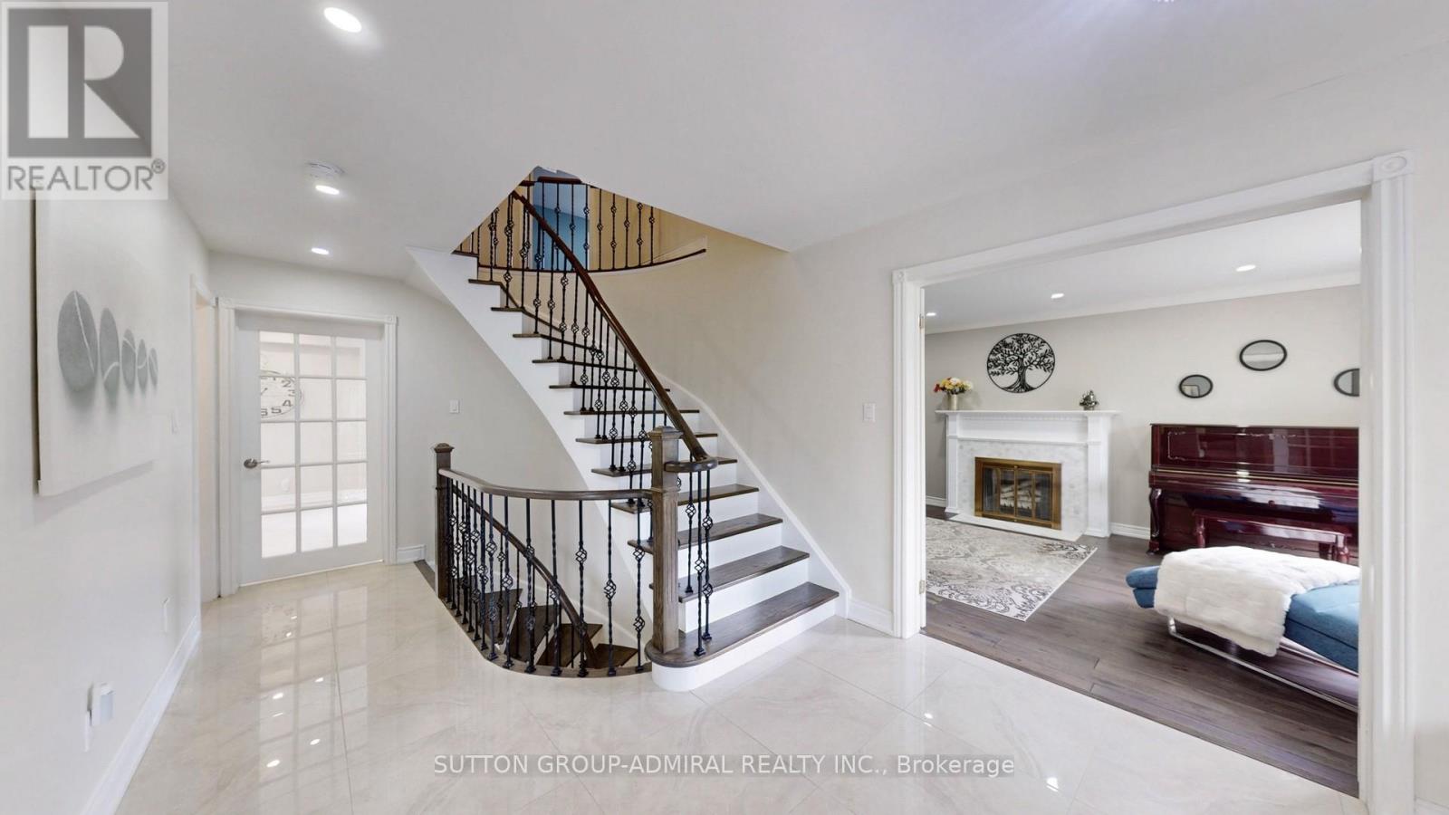 10 Walton Drive, Caledon, Ontario  L7E 0A2 - Photo 4 - W12207563