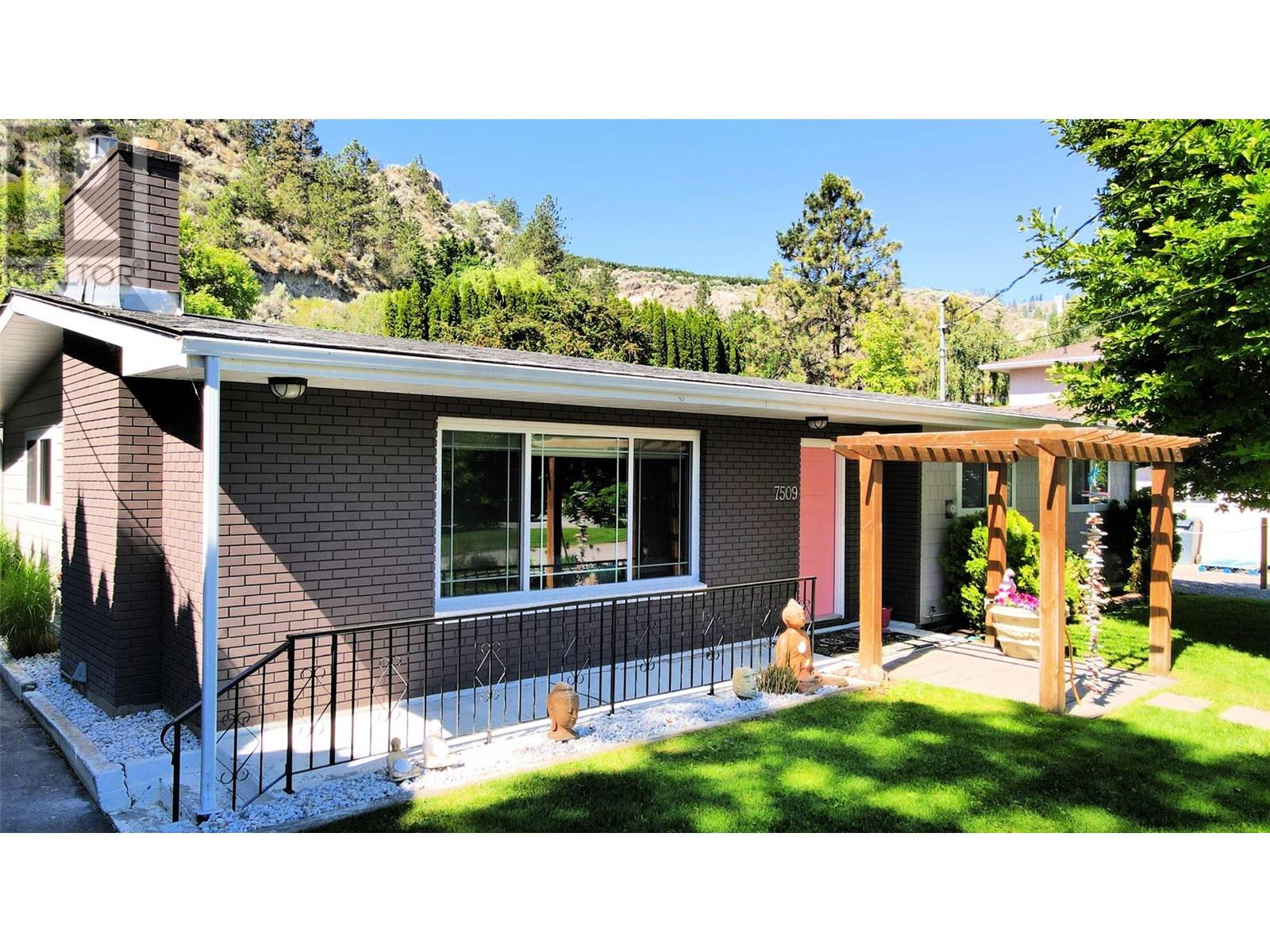 7509 Higgin Avenue, Summerland, British Columbia  V0H 1Z6 - Photo 1 - 10351115