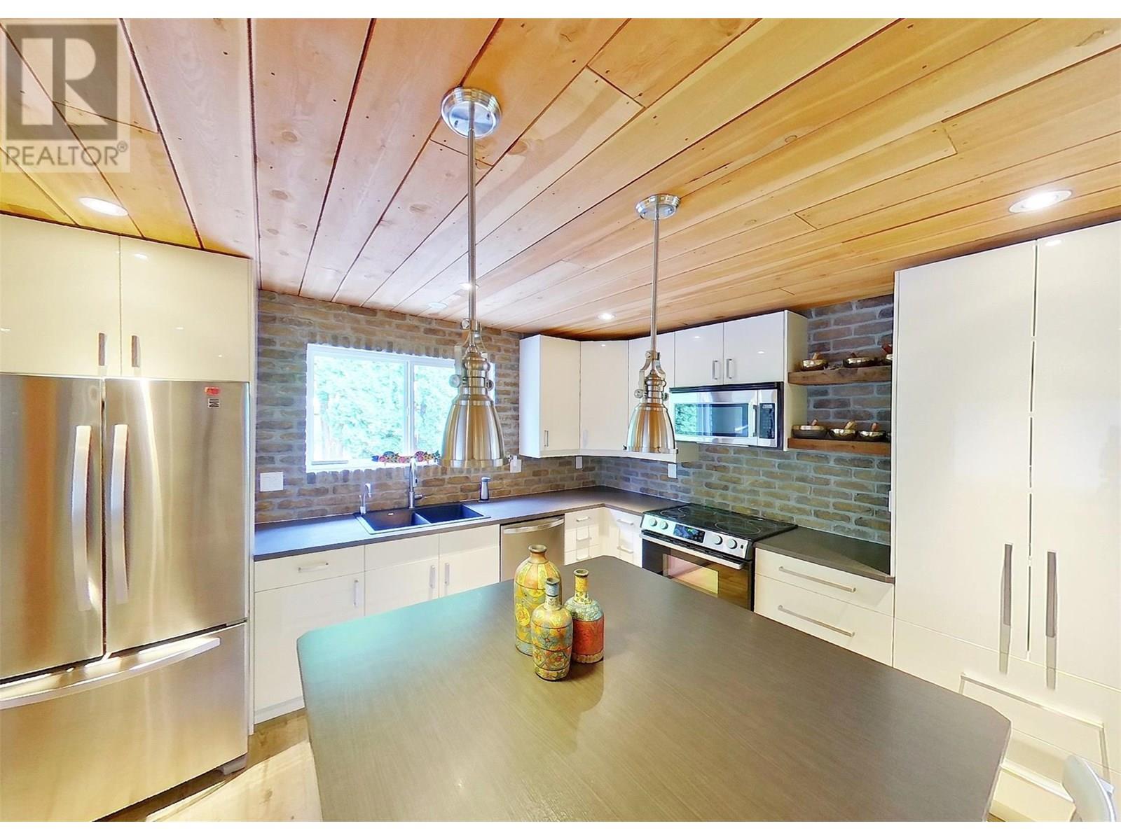 7509 Higgin Avenue, Summerland, British Columbia  V0H 1Z6 - Photo 8 - 10351115