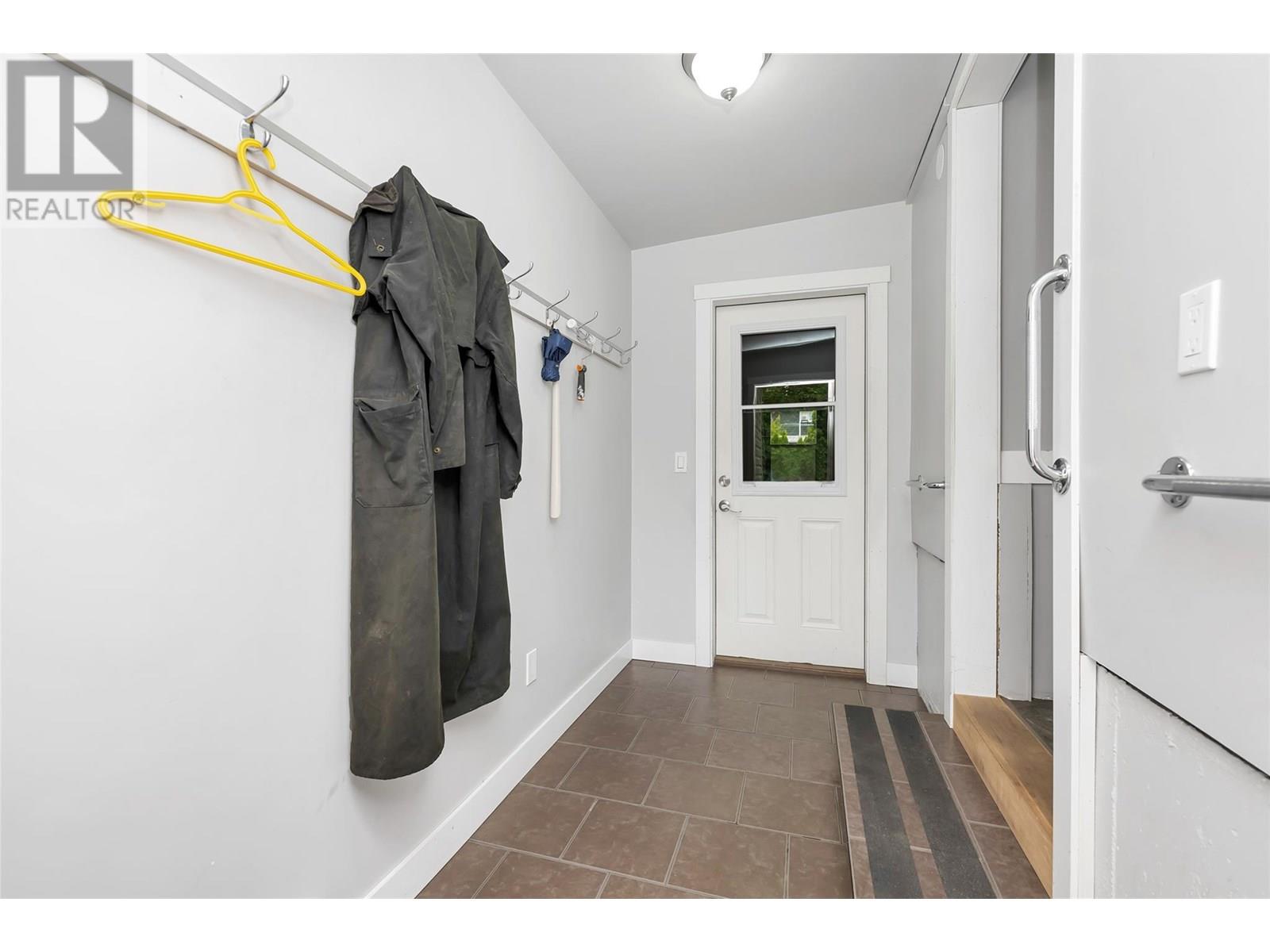 3908 25 Street, Vernon, British Columbia  V1T 4R7 - Photo 3 - 10351485