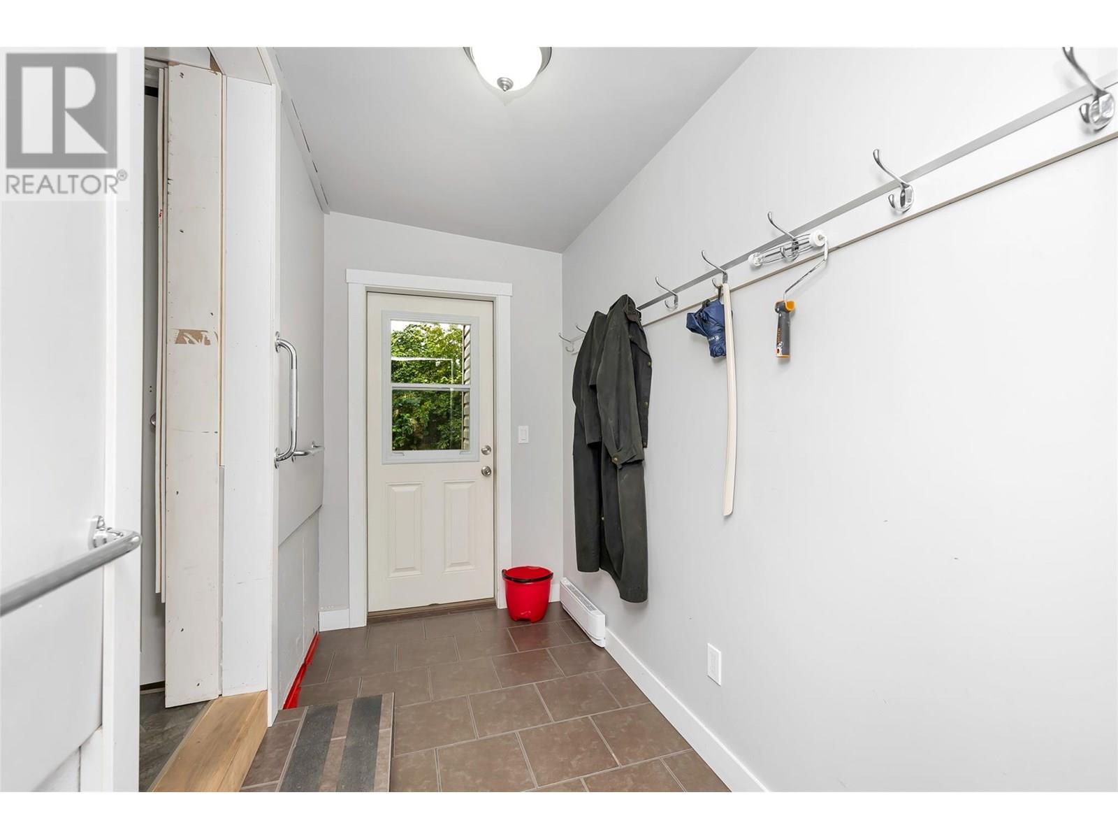 3908 25 Street, Vernon, British Columbia  V1T 4R7 - Photo 4 - 10351485