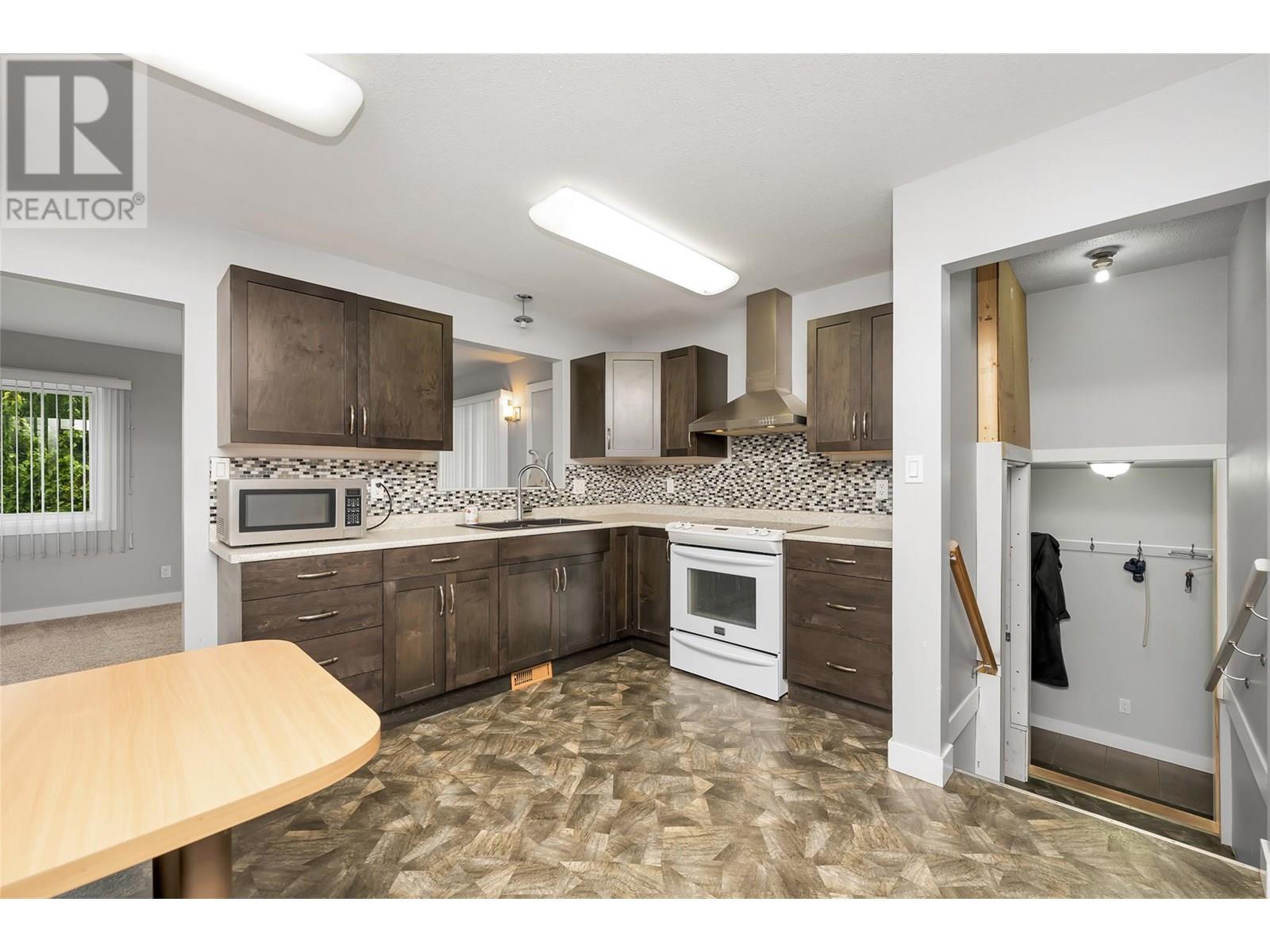 3908 25 Street, Vernon, British Columbia  V1T 4R7 - Photo 5 - 10351485