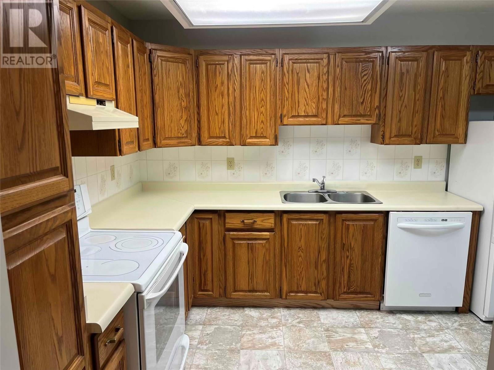 1055 Glenwood Avenue Unit# 104, Kelowna, British Columbia  V1Y 5M8 - Photo 3 - 10351623