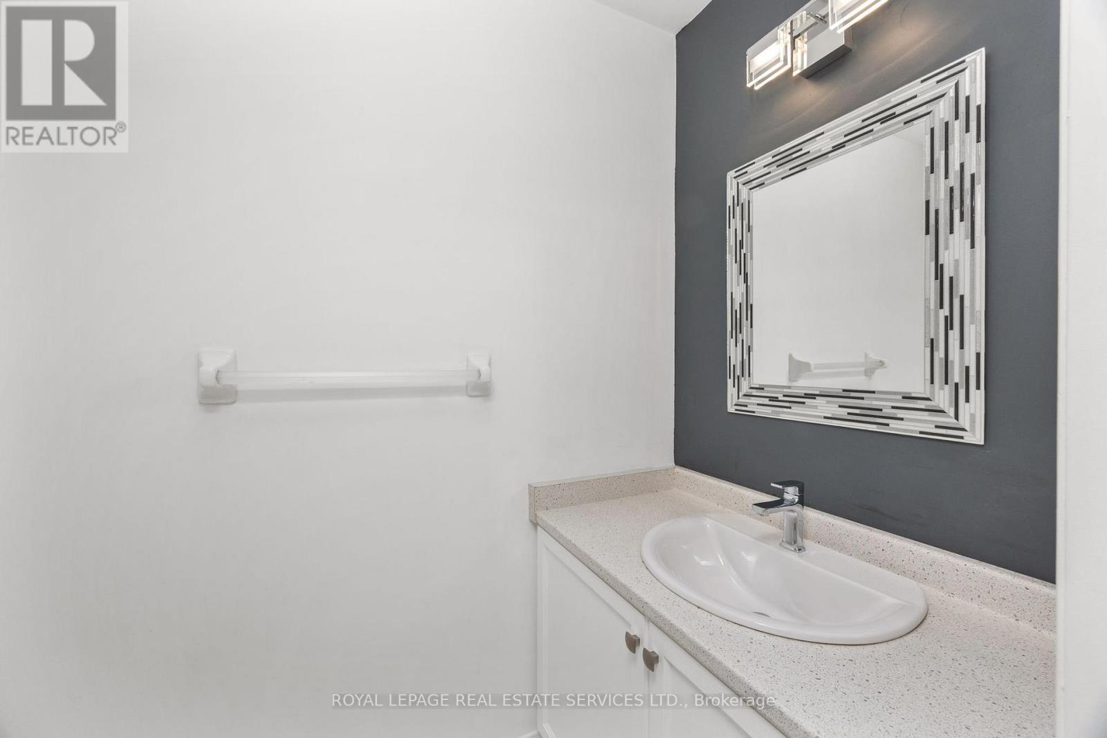 1141 Westview Terrace, Oakville, Ontario  L6M 3M1 - Photo 5 - W12114266