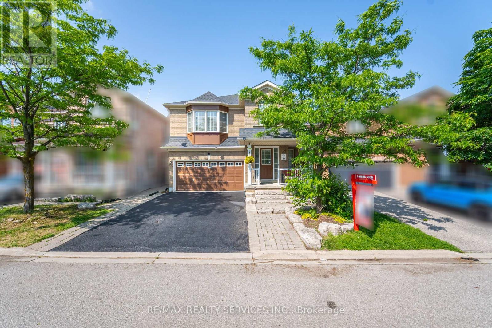 30 Sams Crescent, Brampton (Fletcher's Meadow), Ontario  L7A 3R7 - Photo 2 - W12210375