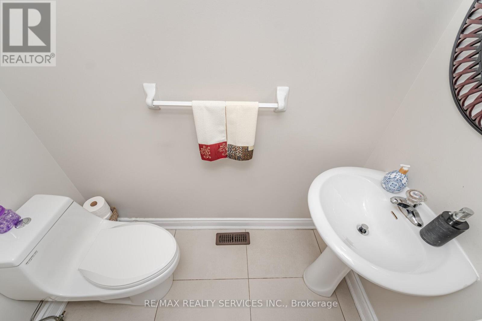 30 Sams Crescent, Brampton (Fletcher's Meadow), Ontario  L7A 3R7 - Photo 18 - W12210375