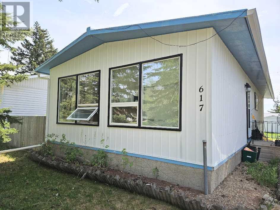 617, 4 Avenue, Elnora, Alberta
