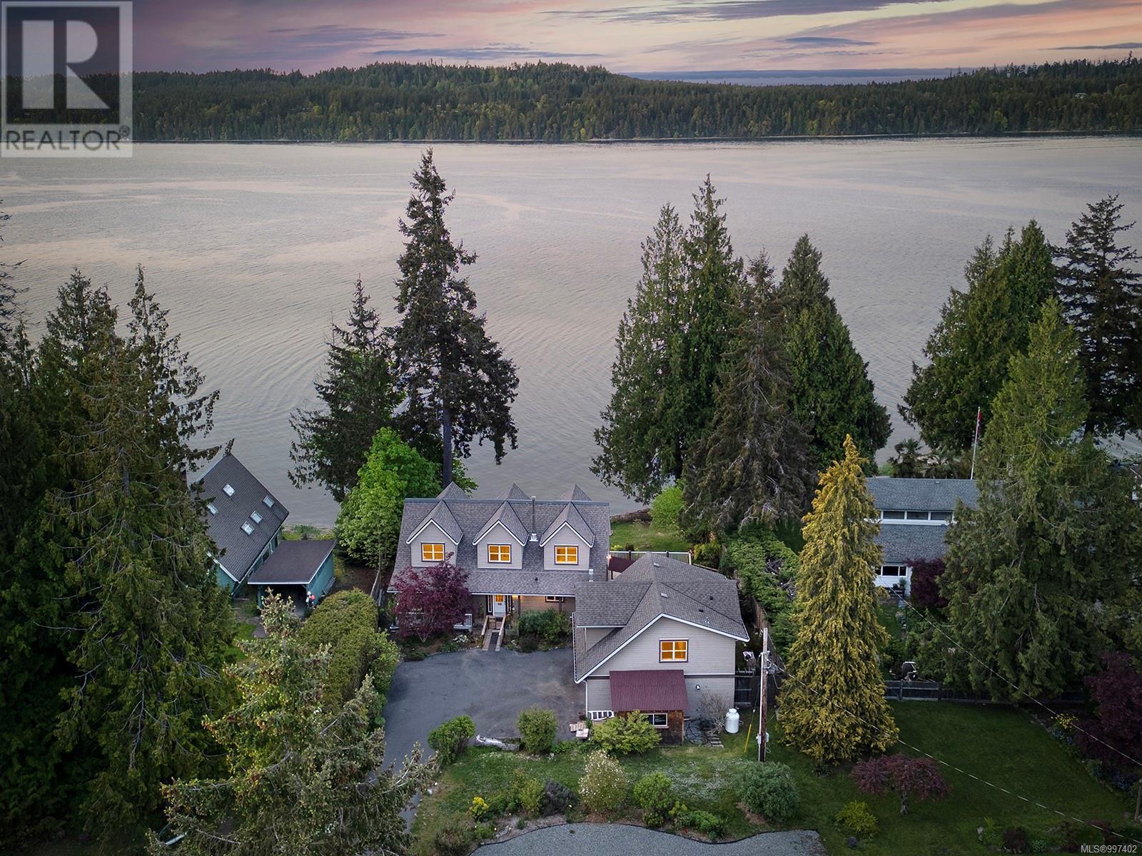 7820 Ships Point Rd, Fanny Bay, British Columbia  V0R 1W0 - Photo 1 - 997402