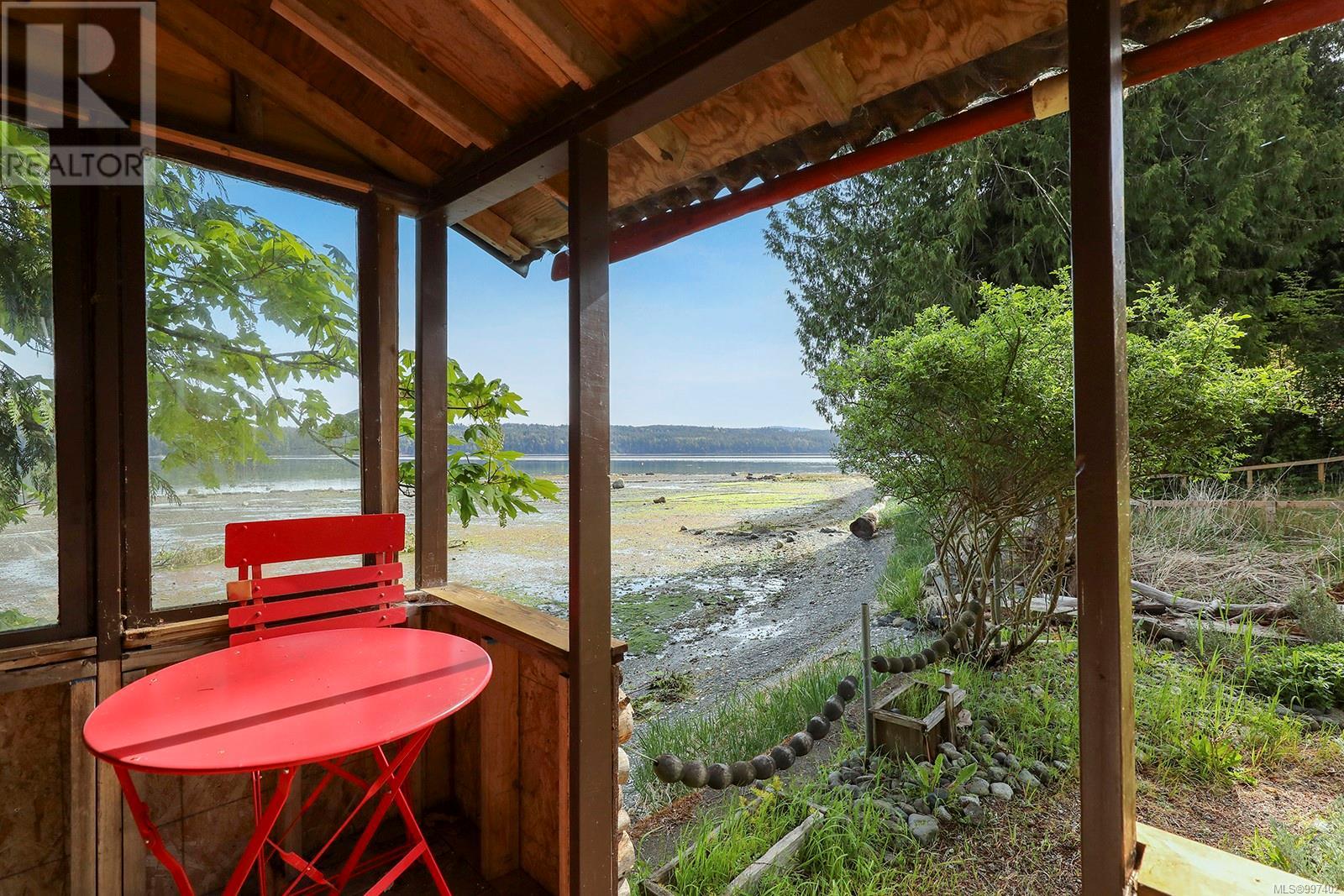 7820 Ships Point Rd, Fanny Bay, British Columbia  V0R 1W0 - Photo 4 - 997402
