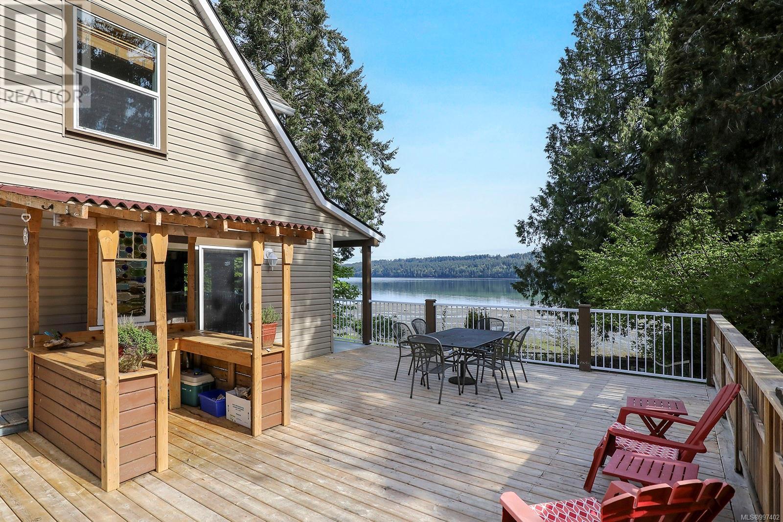 7820 Ships Point Rd, Fanny Bay, British Columbia  V0R 1W0 - Photo 33 - 997402