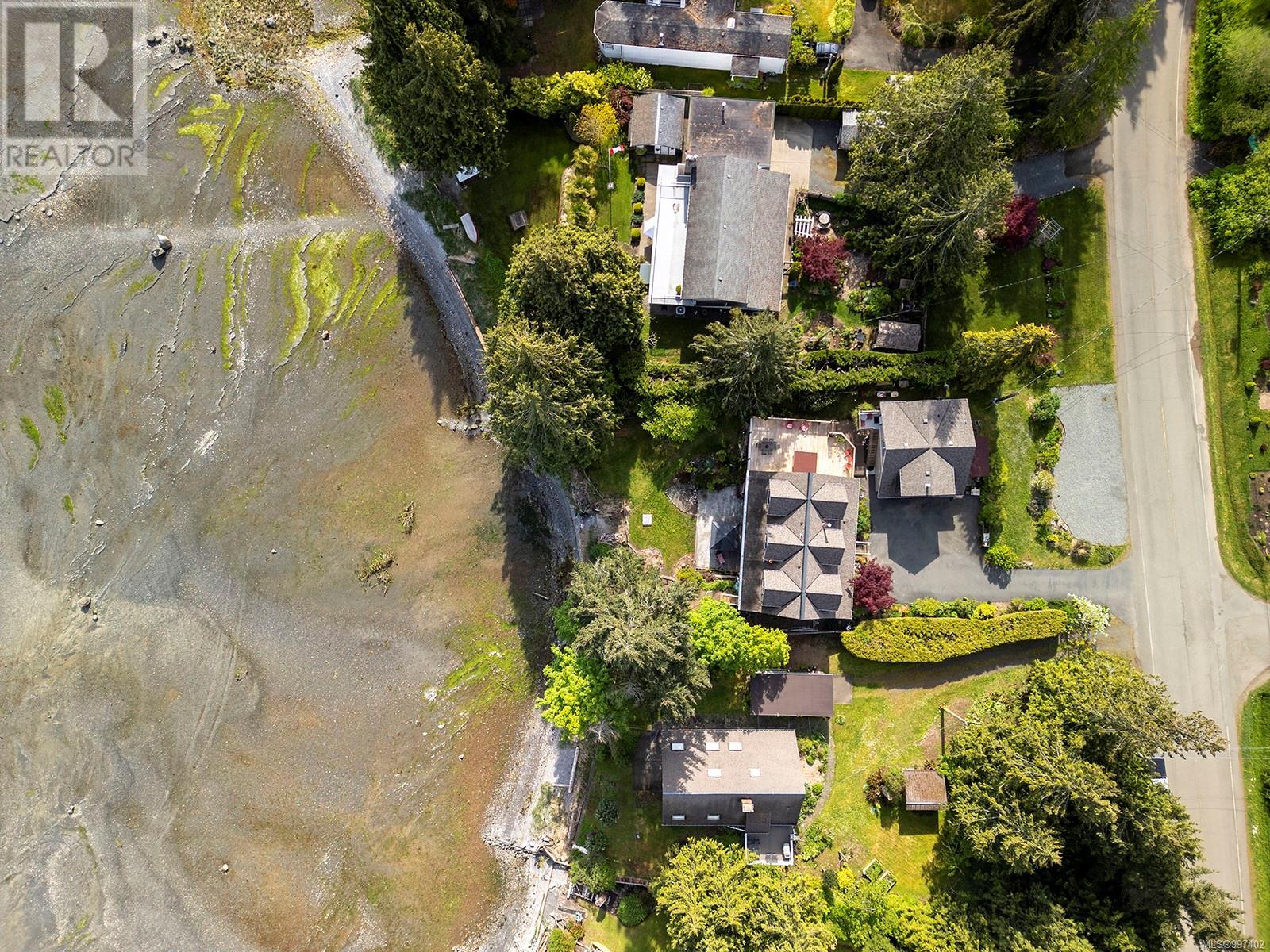 7820 Ships Point Rd, Fanny Bay, British Columbia  V0R 1W0 - Photo 68 - 997402