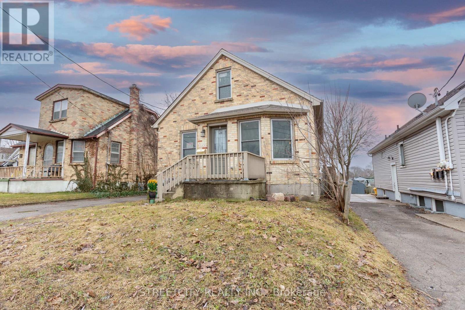1053 Oxford Street E, London East, Ontario  N5Y 3L2 - Photo 2 - X12210690