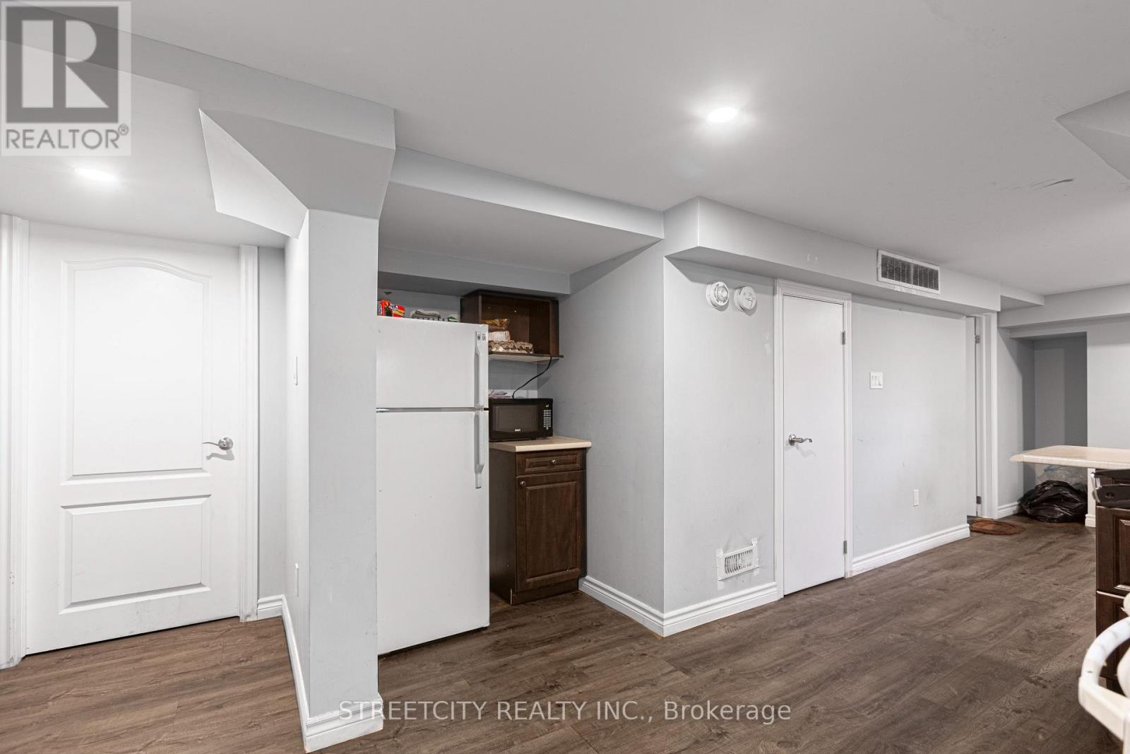 1053 Oxford Street E, London East, Ontario  N5Y 3L2 - Photo 33 - X12210690