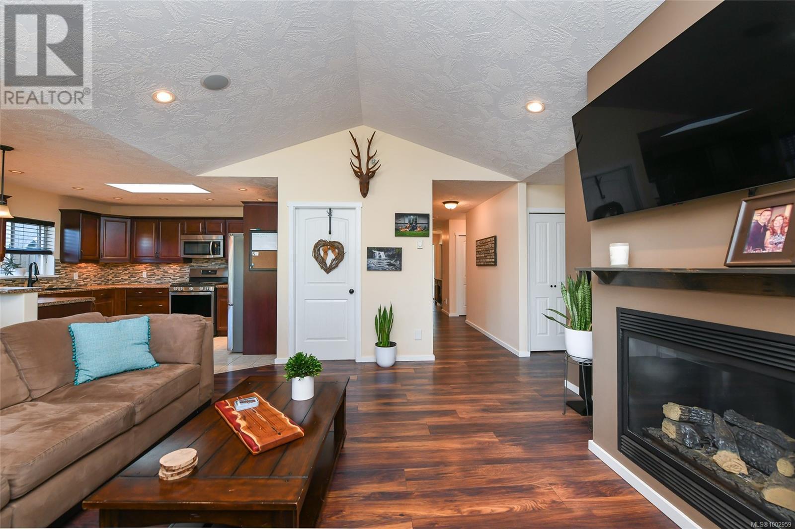 2664 Rydal Ave, Cumberland, British Columbia  V0R 1S0 - Photo 7 - 1002959