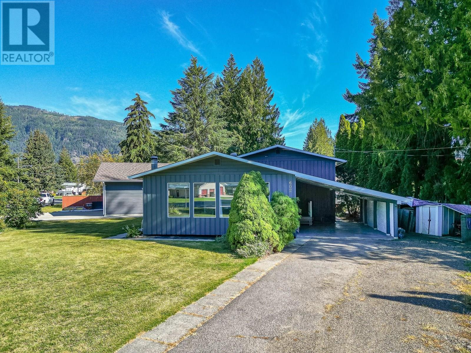 602 Maple Street, Sicamous, British Columbia