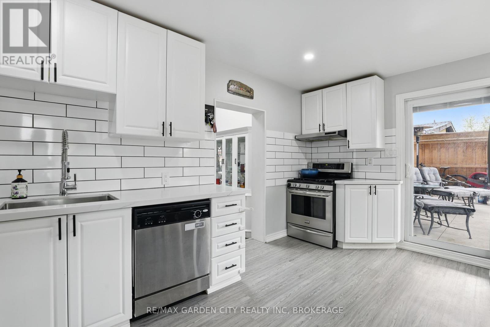 113 Clarence Street, Brampton, Ontario  L6W 1T1 - Photo 25 - W12210731