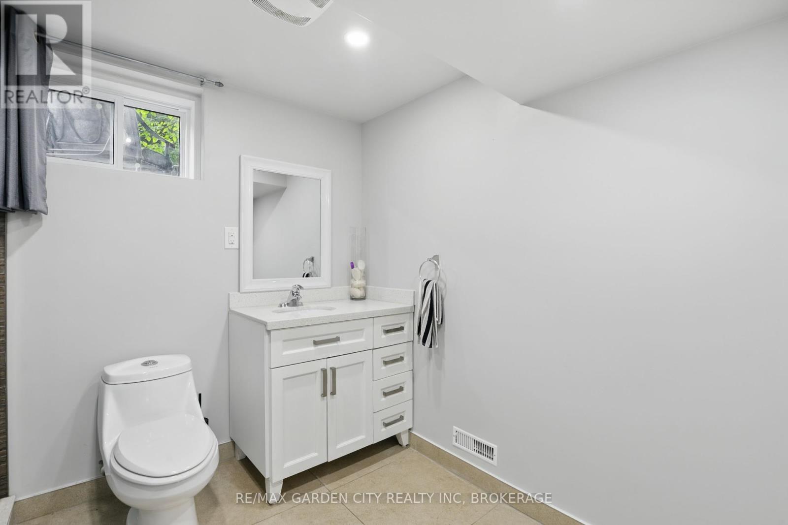 113 Clarence Street, Brampton, Ontario  L6W 1T1 - Photo 37 - W12210731