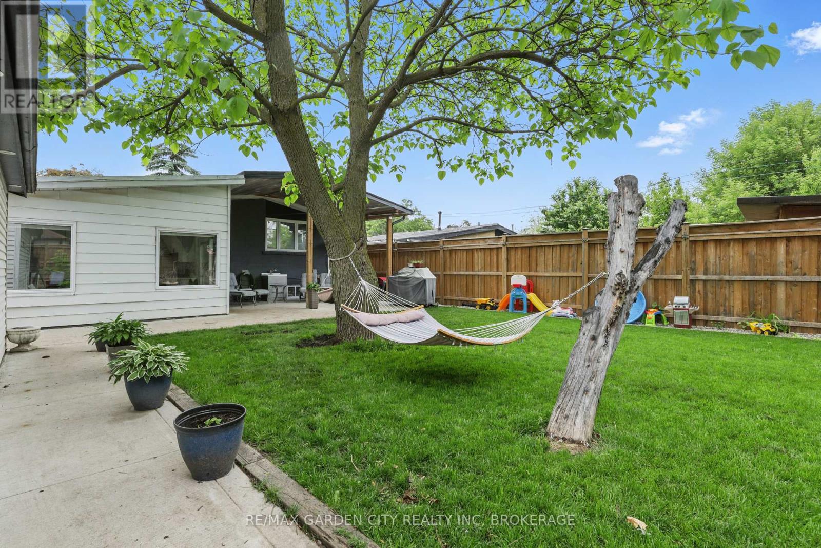 113 Clarence Street, Brampton, Ontario  L6W 1T1 - Photo 6 - W12210731