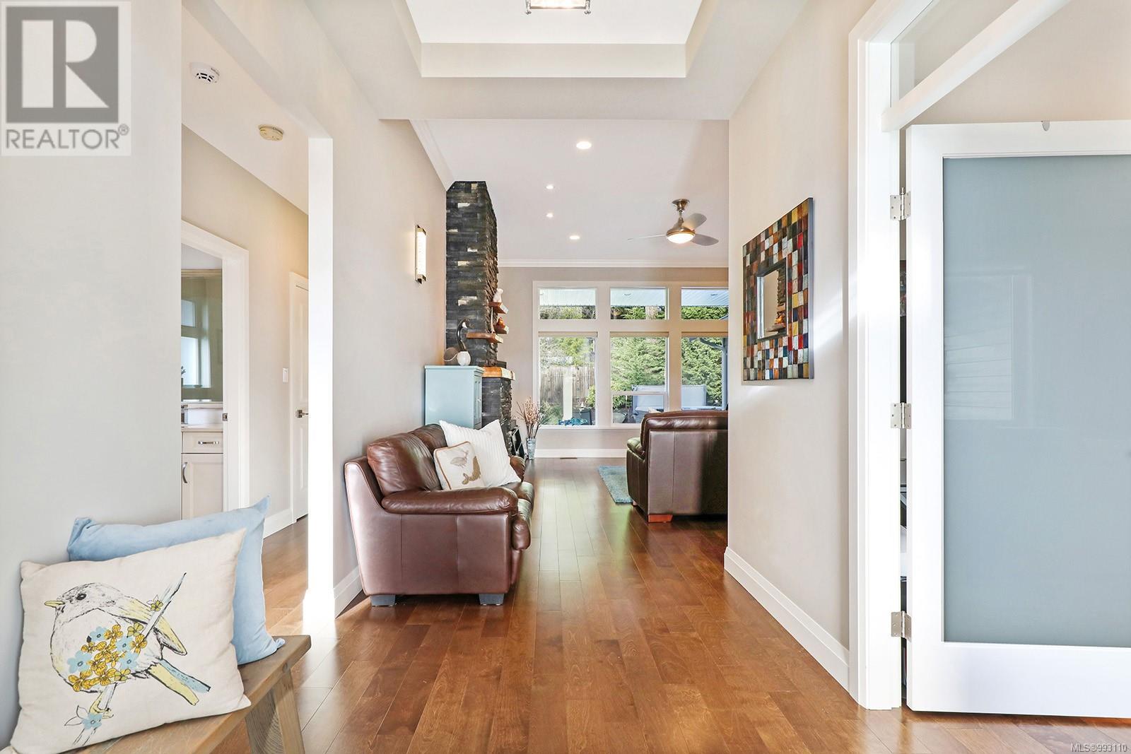Property at 2002 Evans Pl image 3