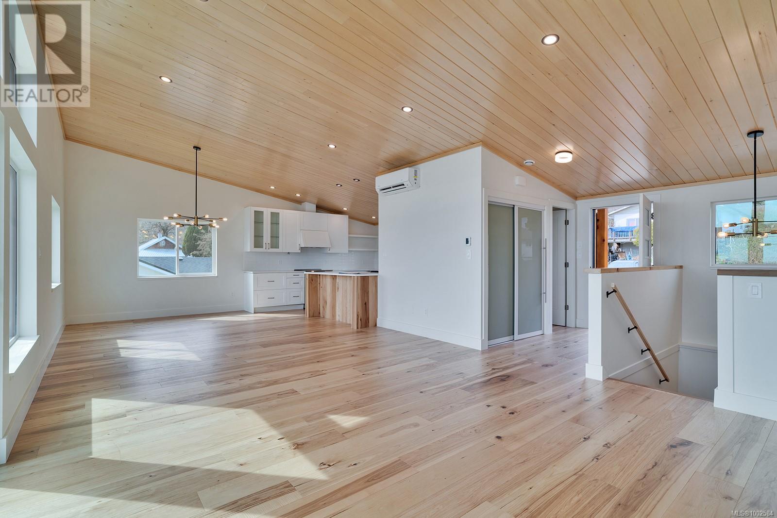 5622 1st St, Union Bay, British Columbia  V0R 3B0 - Photo 9 - 1002584