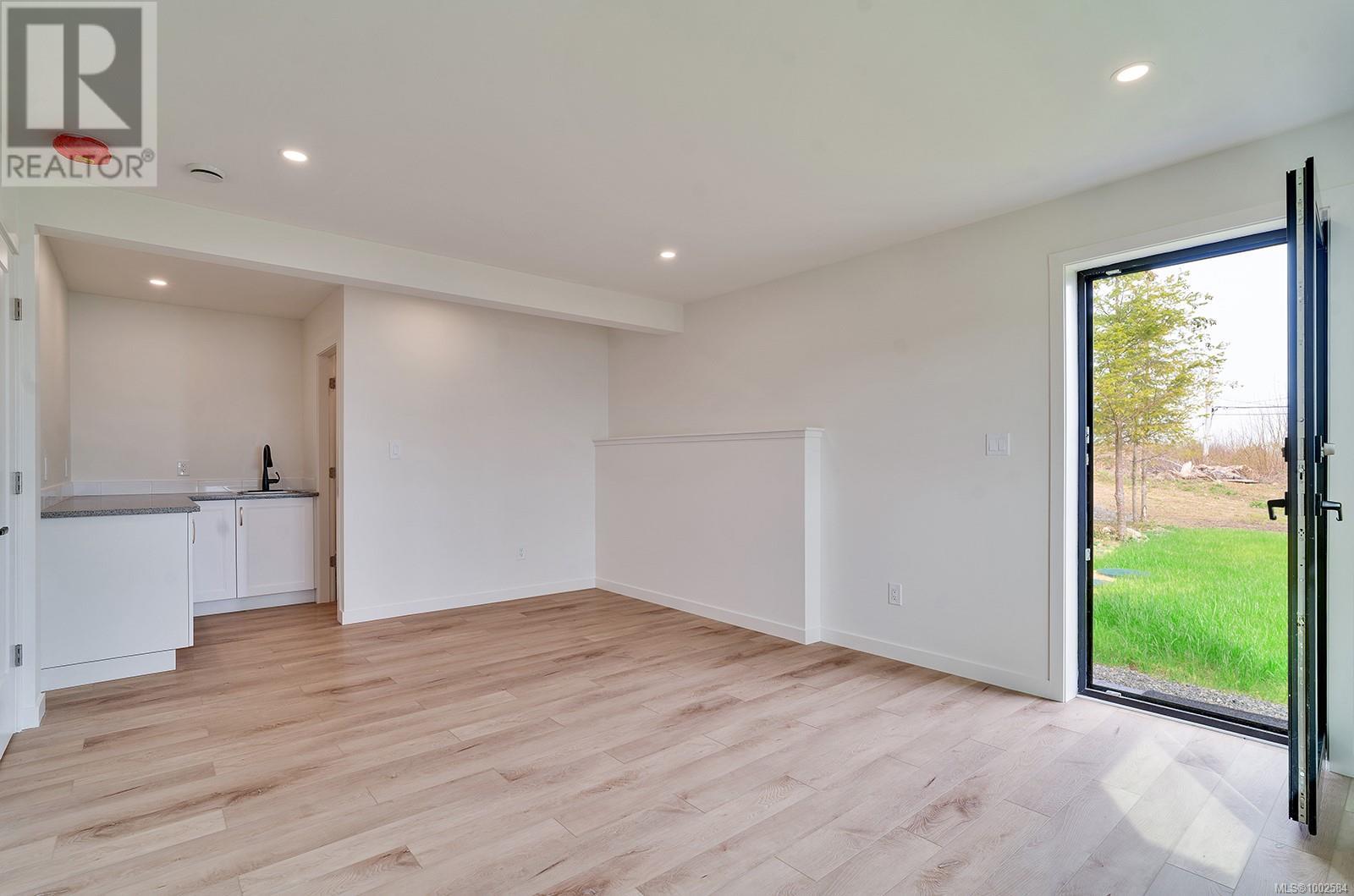 5622 1st St, Union Bay, British Columbia  V0R 3B0 - Photo 23 - 1002584