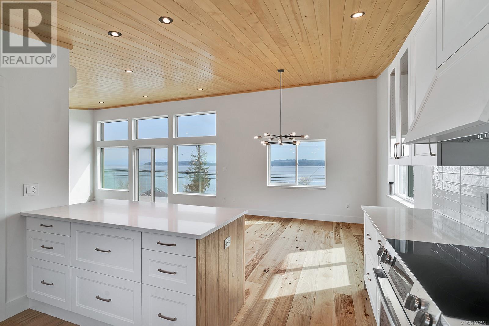 5622 1st St, Union Bay, British Columbia  V0R 3B0 - Photo 14 - 1002584