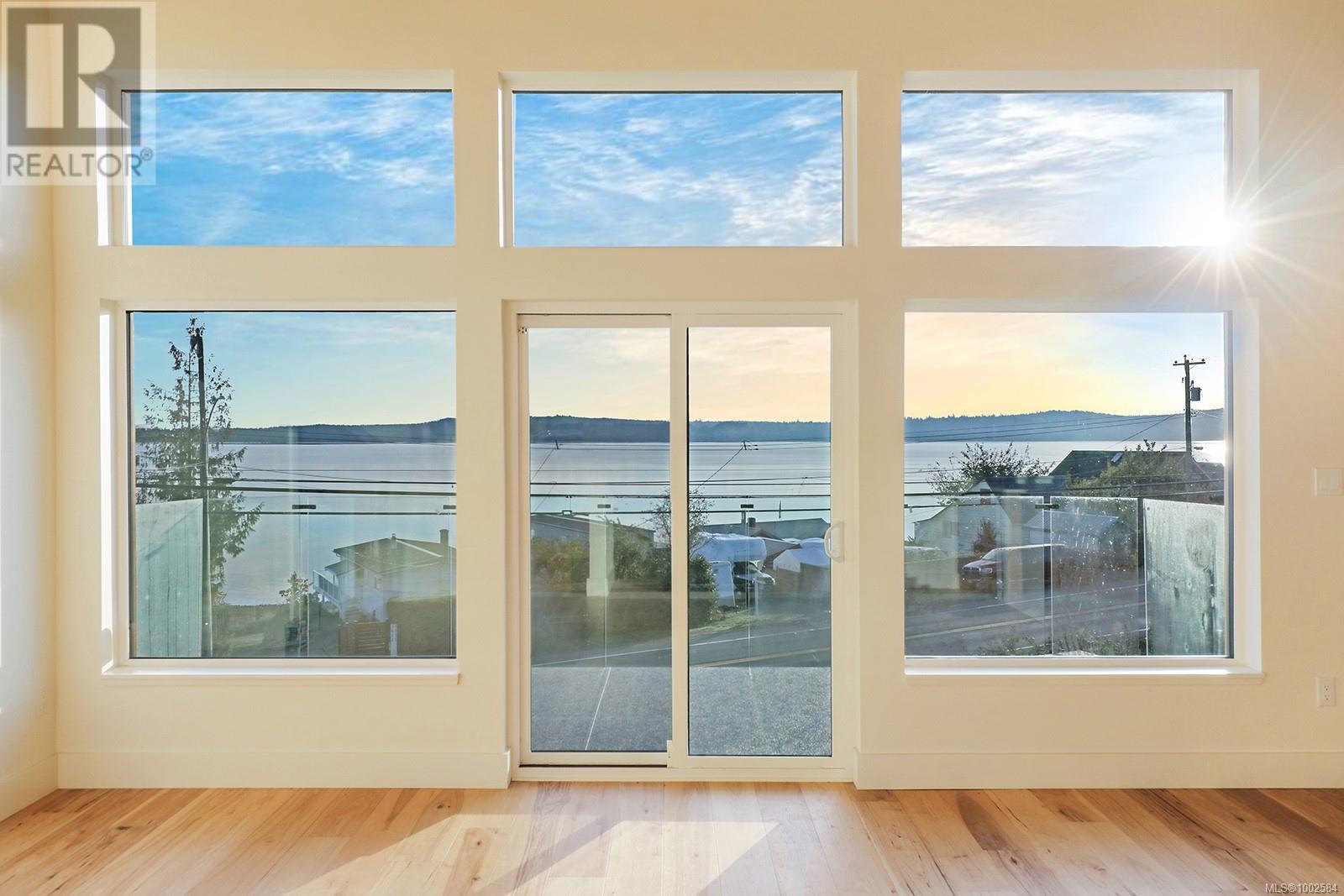 5622 1st St, Union Bay, British Columbia  V0R 3B0 - Photo 4 - 1002584