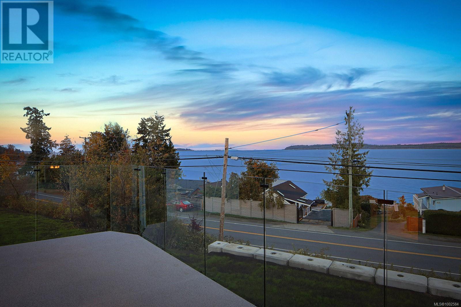 5622 1st St, Union Bay, British Columbia  V0R 3B0 - Photo 5 - 1002584