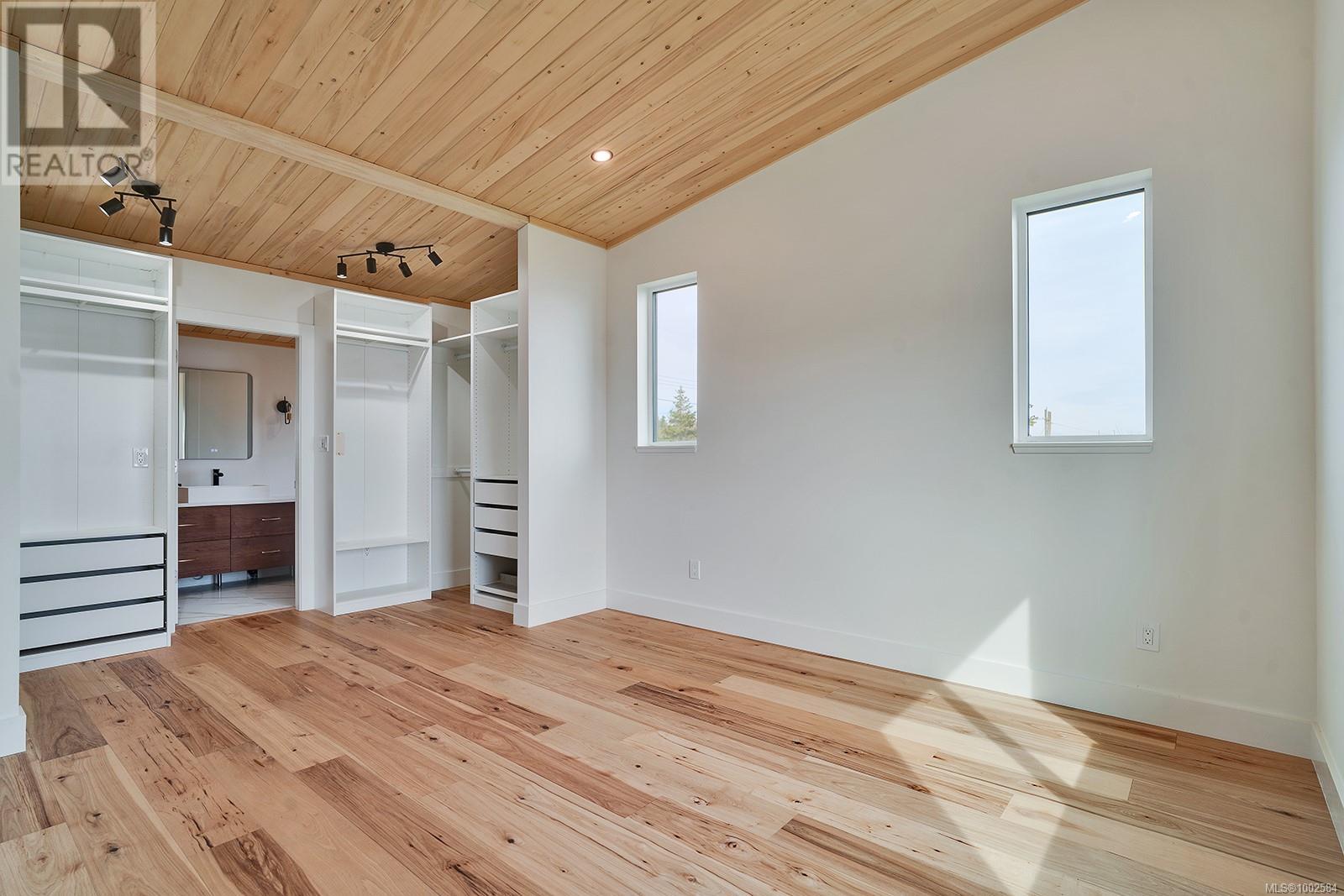5622 1st St, Union Bay, British Columbia  V0R 3B0 - Photo 16 - 1002584