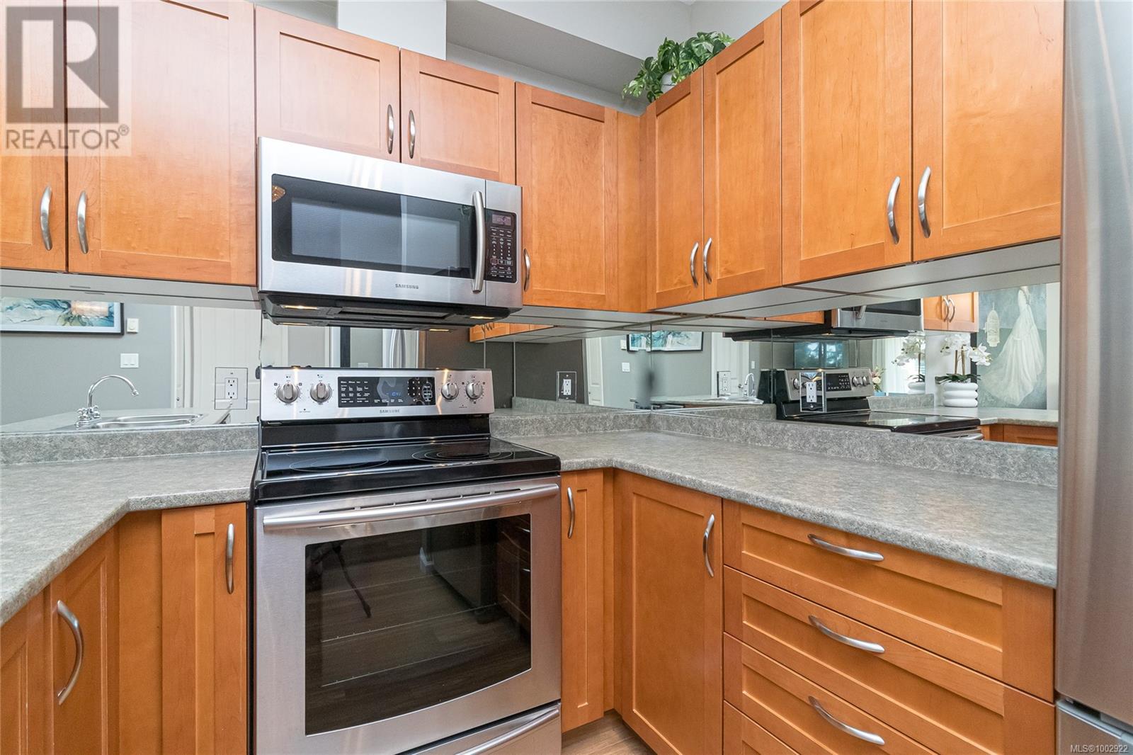 210 1959 Polo Park Crt, Central Saanich, British Columbia  V8M 2K1 - Photo 9 - 1002922