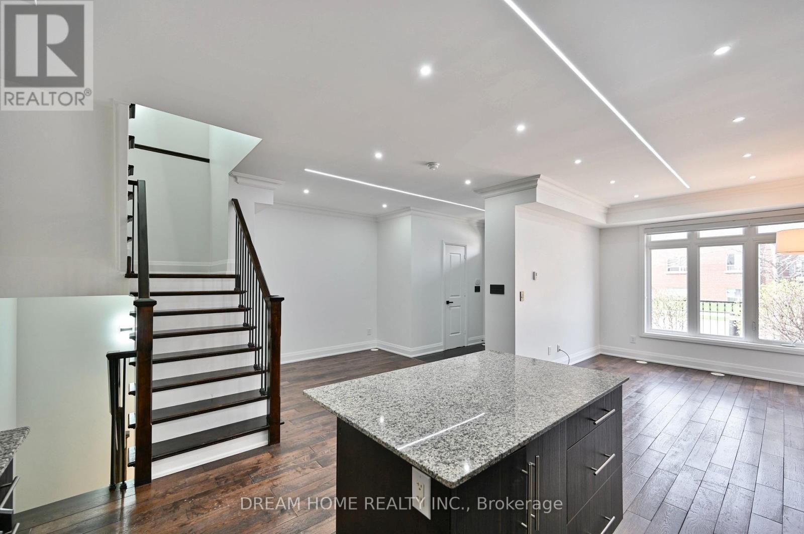 Th 28 - 9 Oakburn Crescent, Toronto, Ontario  M2N 2T5 - Photo 18 - C12210520