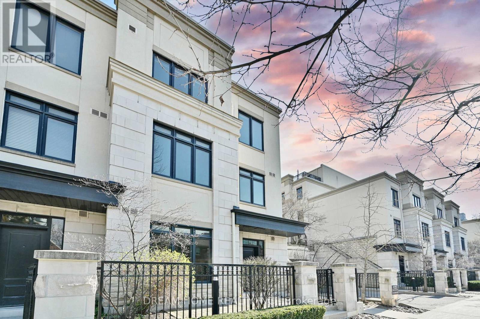 Th 28 - 9 Oakburn Crescent, Toronto, Ontario  M2N 2T5 - Photo 2 - C12210520