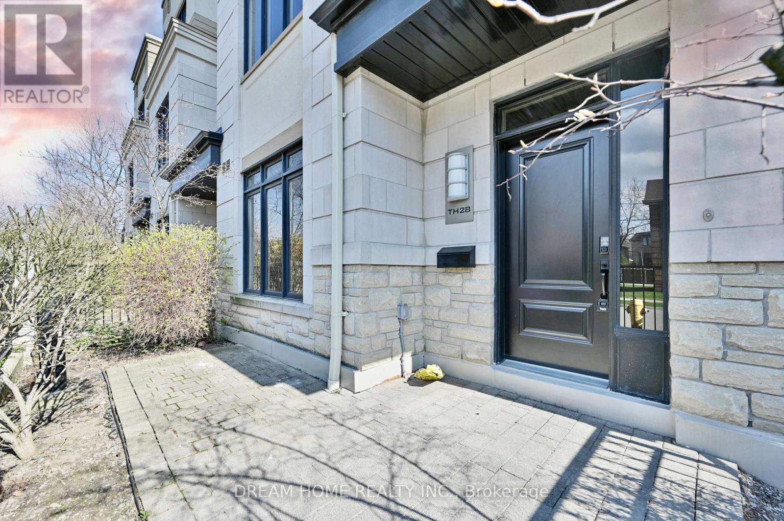 Th 28 - 9 Oakburn Crescent, Toronto, Ontario  M2N 2T5 - Photo 4 - C12210520