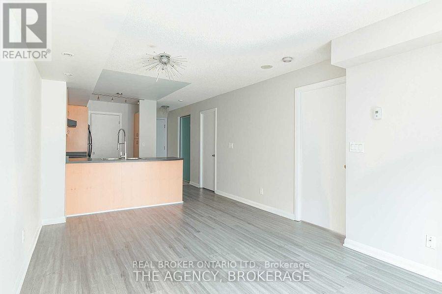416 - 18 Beverley Street, Toronto, Ontario  M5T 3L2 - Photo 2 - C12210579